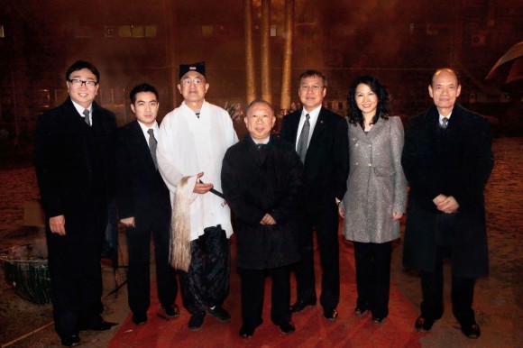 image001